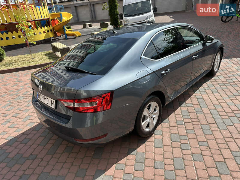 Ліфтбек Skoda Superb 2015 в Івано-Франківську