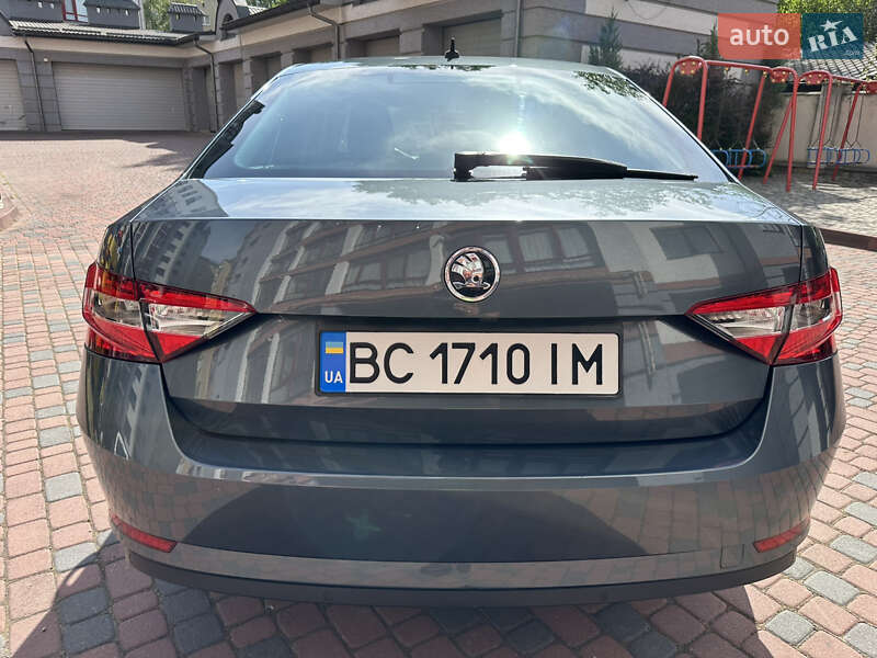Ліфтбек Skoda Superb 2015 в Івано-Франківську