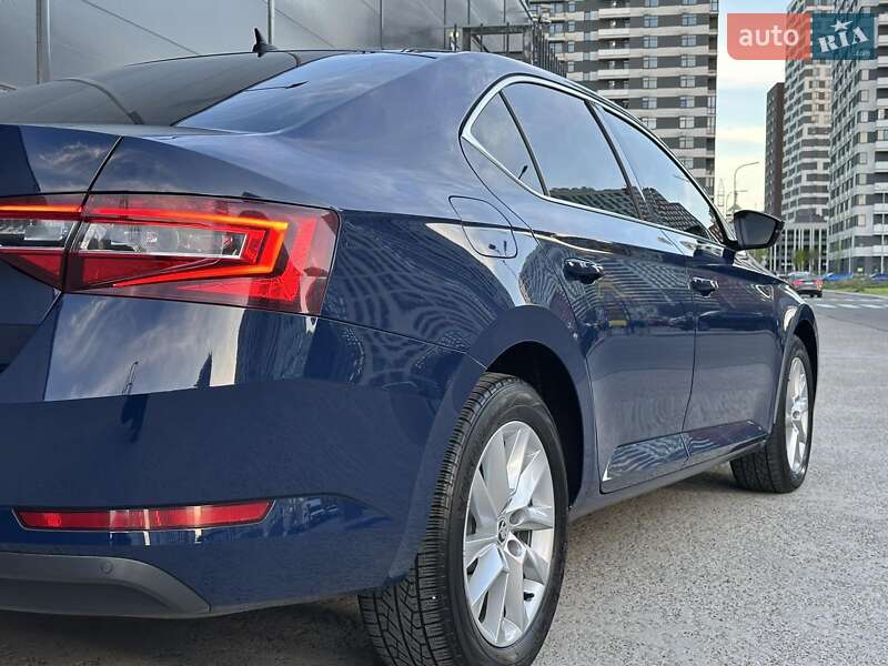 Лифтбек Skoda Superb 2016 в Киеве