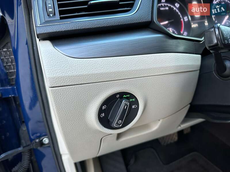 Лифтбек Skoda Superb 2016 в Киеве