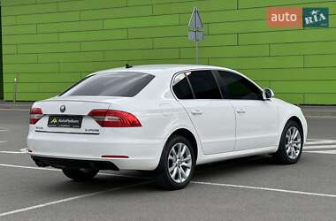 Лифтбек Skoda Superb 2013 в 