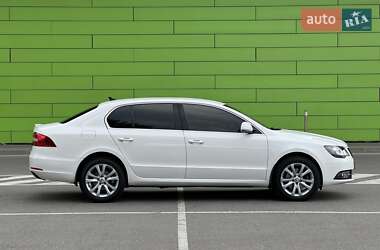 Лифтбек Skoda Superb 2013 в 
