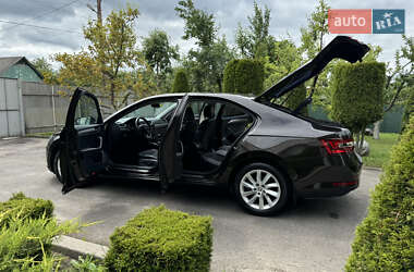 Лифтбек Skoda Superb 2017 в 