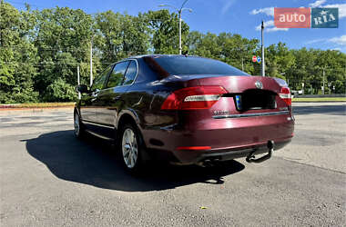 Лифтбек Skoda Superb 2014 в 