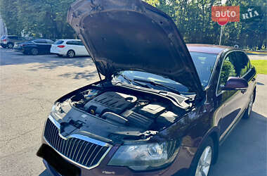 Лифтбек Skoda Superb 2014 в 