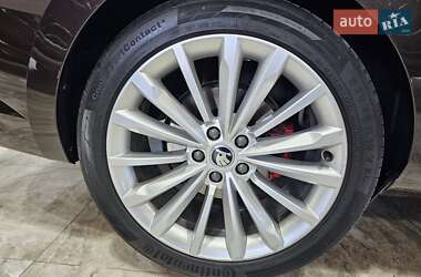 Лифтбек Skoda Superb 2016 в 