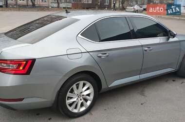 Лифтбек Skoda Superb 2015 в 