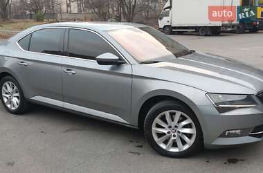 Лифтбек Skoda Superb 2015 в 