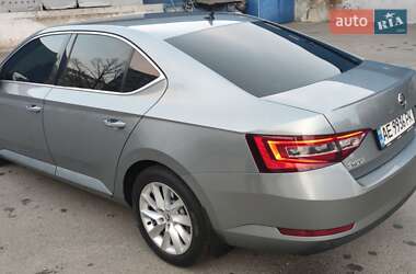 Лифтбек Skoda Superb 2015 в 