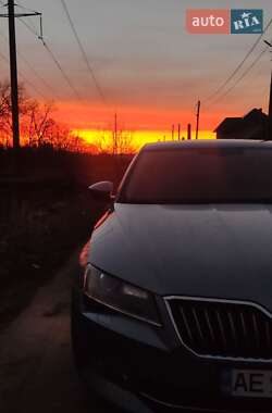Лифтбек Skoda Superb 2015 в 