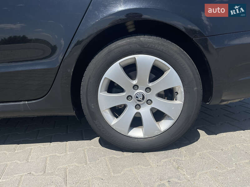 Універсал Skoda Superb 2012 в Чернівцях
