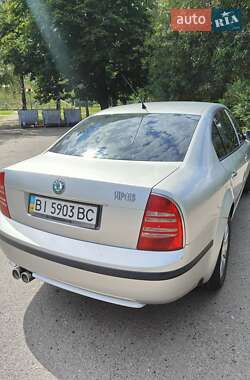 Лифтбек Skoda Superb 2002 в 