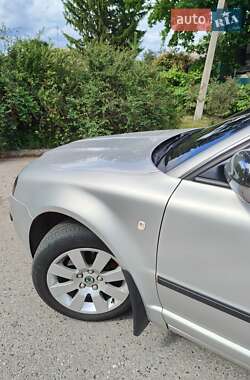 Лифтбек Skoda Superb 2002 в 