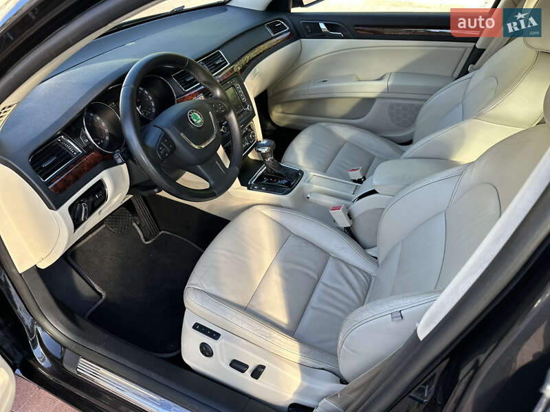 Универсал Skoda Superb 2012 в Ровно