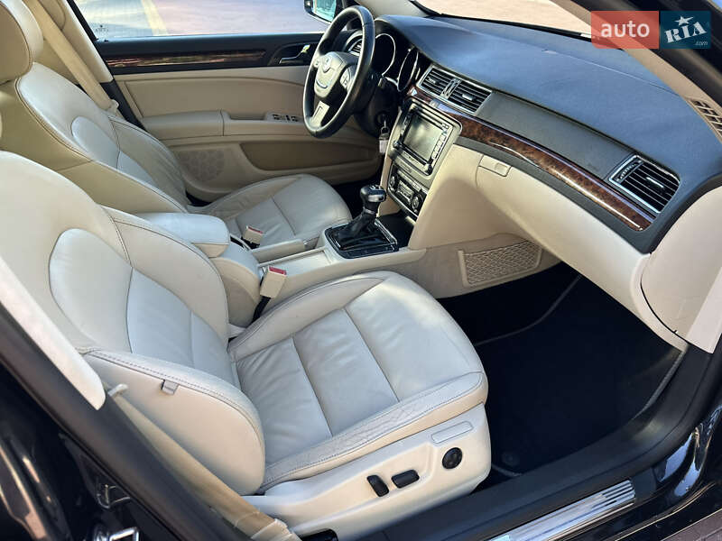 Универсал Skoda Superb 2012 в Ровно