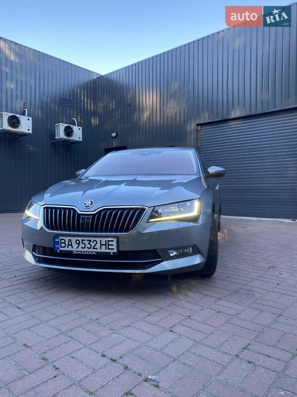 Лифтбек Skoda Superb 2015 в Кропивницком