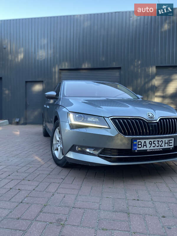 Лифтбек Skoda Superb 2015 в Кропивницком