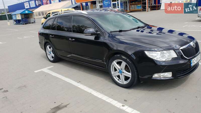 Универсал Skoda Superb 2011 в Долине