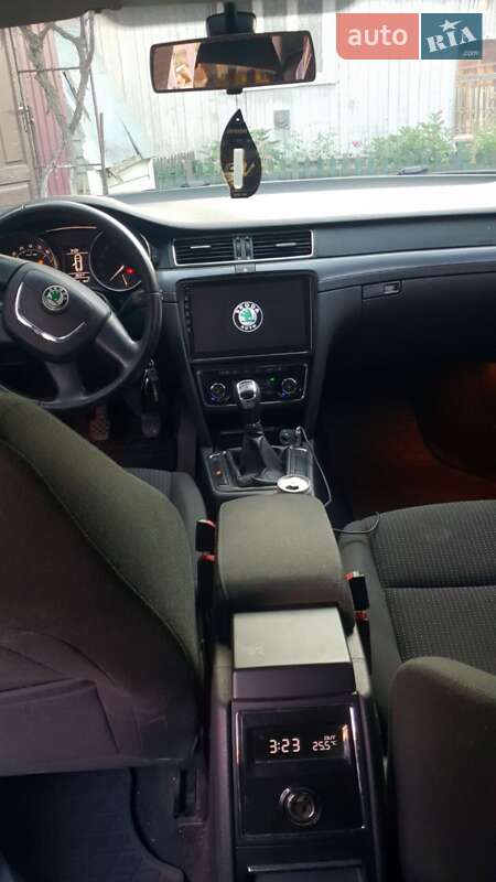 Универсал Skoda Superb 2011 в Долине