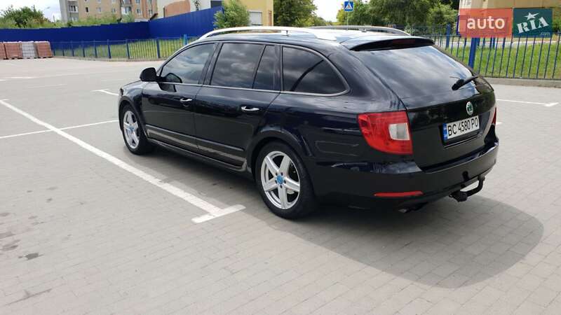 Универсал Skoda Superb 2011 в Долине