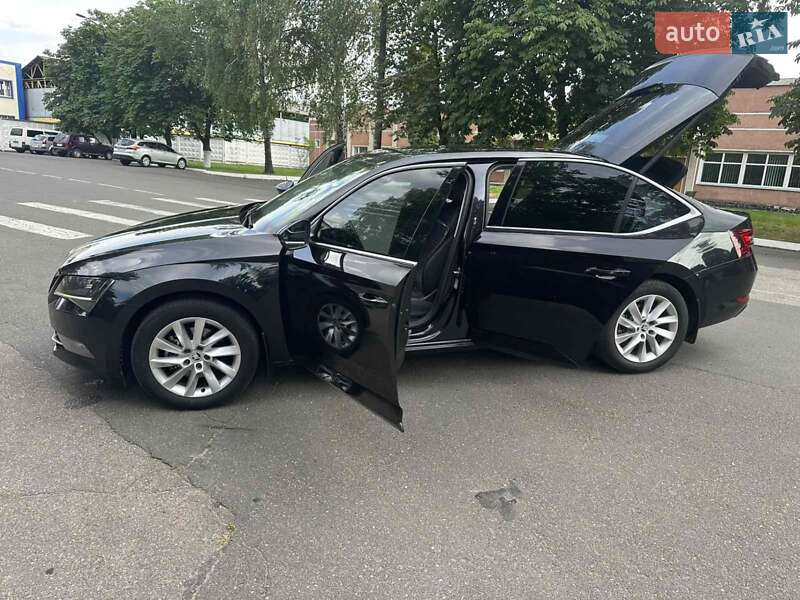 Лифтбек Skoda Superb 2015 в Киеве