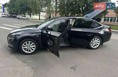 Лифтбек Skoda Superb 2015 в 