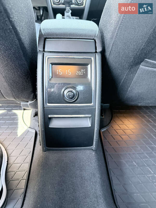 Лифтбек Skoda Superb 2011 в Днепре