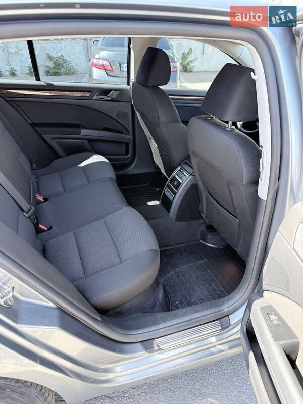 Лифтбек Skoda Superb 2011 в Днепре