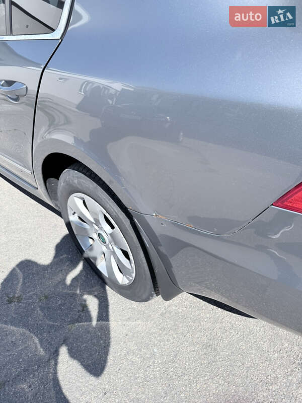 Лифтбек Skoda Superb 2011 в Днепре