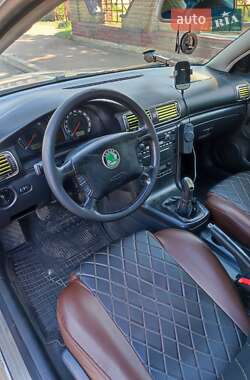 Лифтбек Skoda Superb 2003 в 