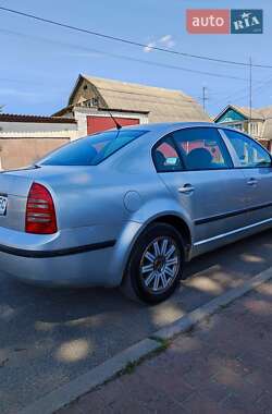 Лифтбек Skoda Superb 2003 в 