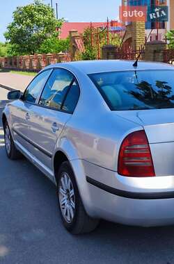 Лифтбек Skoda Superb 2003 в 