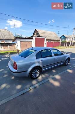 Лифтбек Skoda Superb 2003 в 