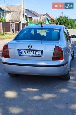 Лифтбек Skoda Superb 2003 в 
