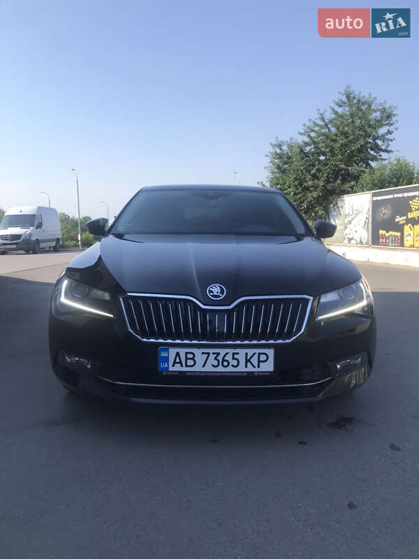 Лифтбек Skoda Superb 2015 в 