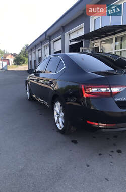Лифтбек Skoda Superb 2015 в 