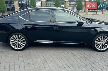 Ліфтбек Skoda Superb 2021 в 