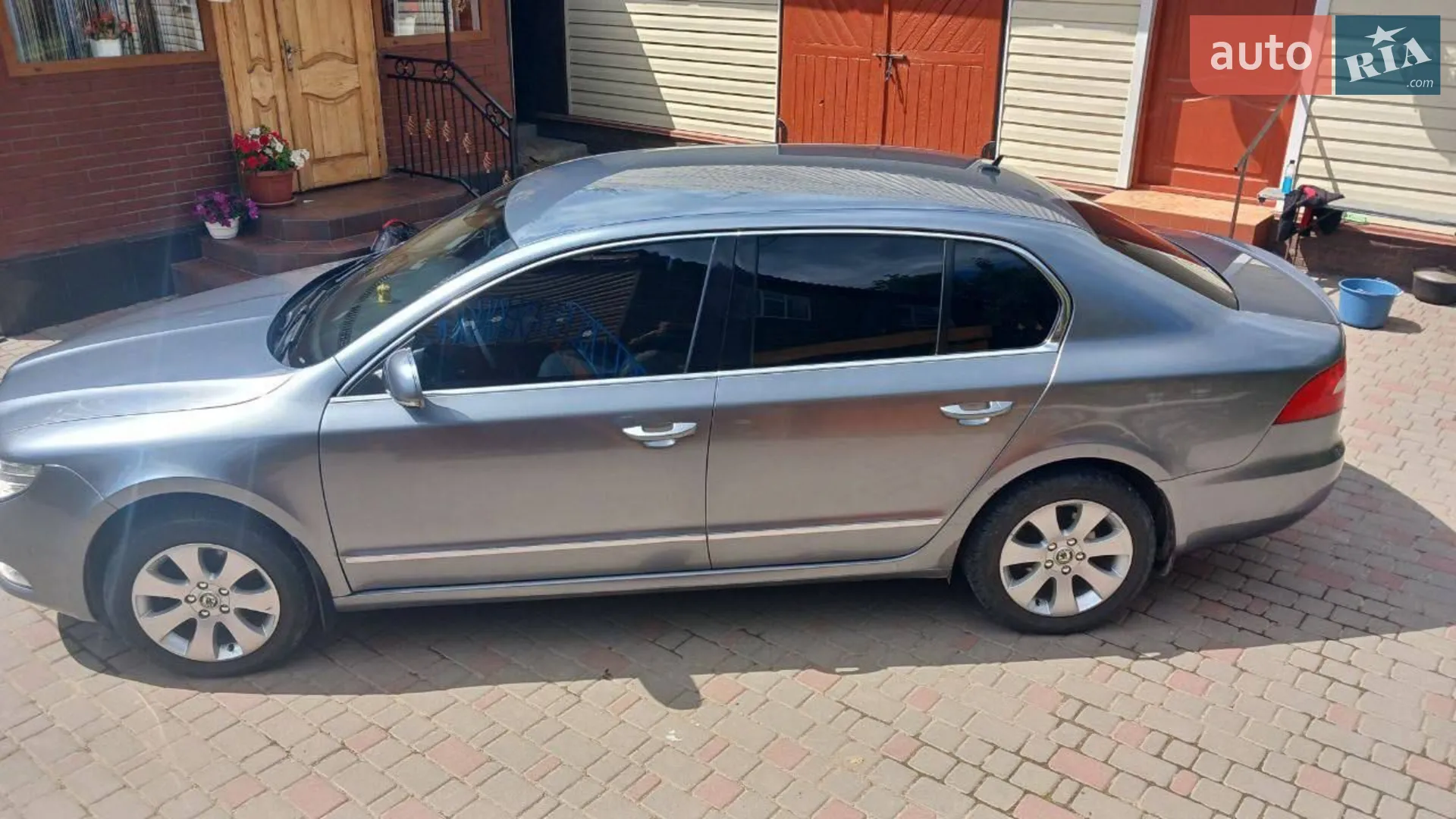 2010 Skoda Superb - мініатюра 2