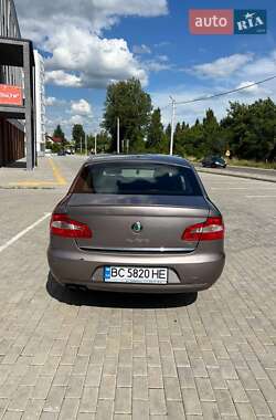 Лифтбек Skoda Superb 2012 в 