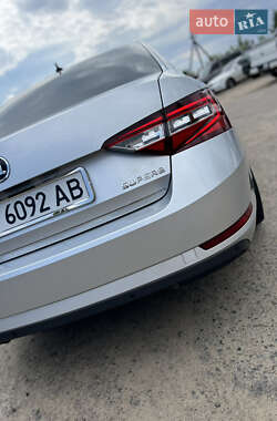 Лифтбек Skoda Superb 2015 в 