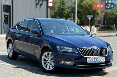 Лифтбек Skoda Superb 2015 в 