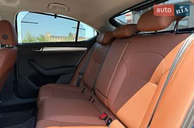 Лифтбек Skoda Superb 2015 в 