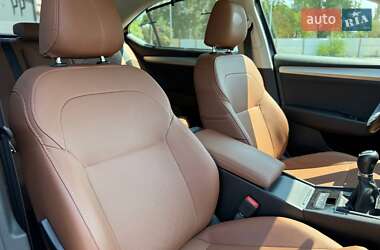 Лифтбек Skoda Superb 2015 в 