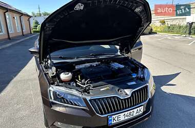 Лифтбек Skoda Superb 2019 в 