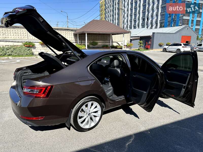 Ліфтбек Skoda Superb 2019 в Дніпрі