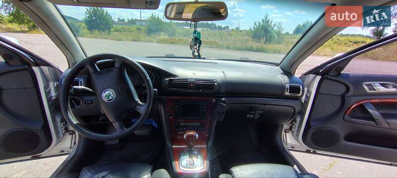 Лифтбек Skoda Superb 2004 в Сарнах