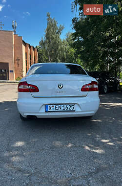 Лифтбек Skoda Superb 2013 в 