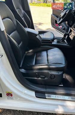 Лифтбек Skoda Superb 2013 в 