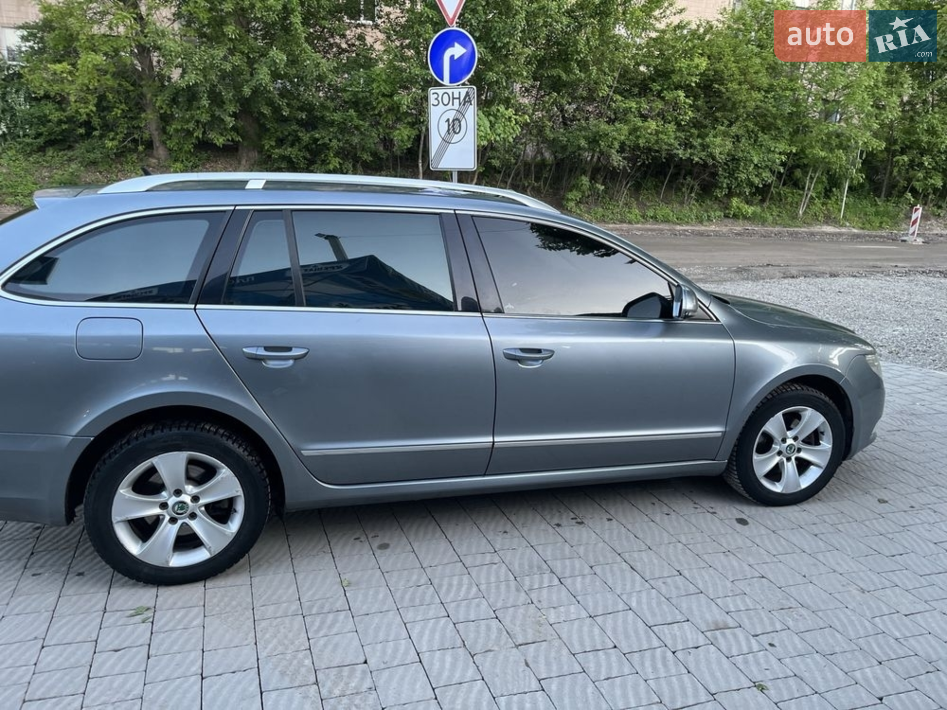 2010 Skoda Superb - мініатюра 7