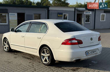 Лифтбек Skoda Superb 2011 в 